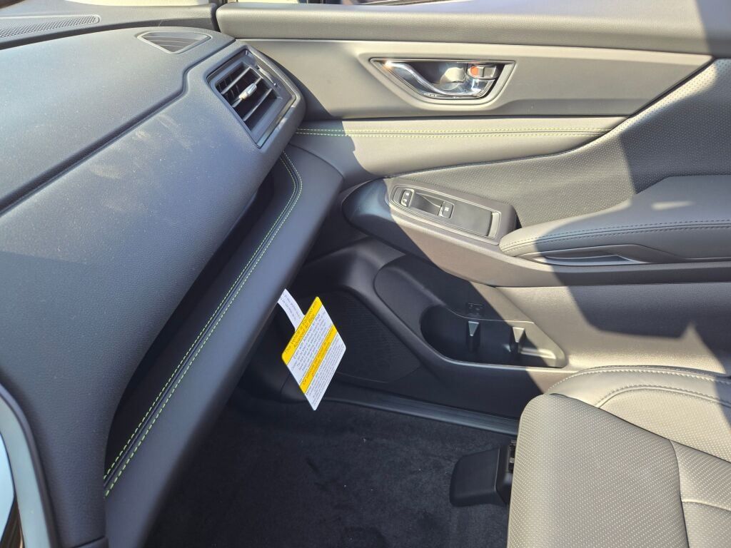 2025 Subaru Ascent Onyx Edition Touring photo 19
