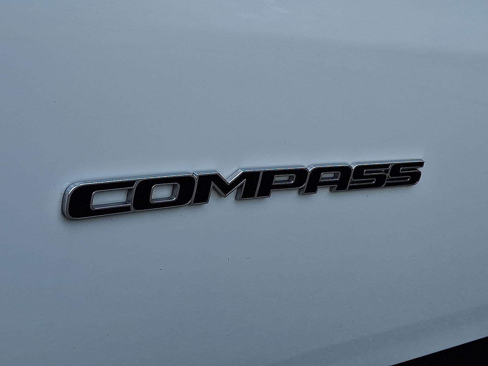 2023 Jeep Compass Latitude Lux photo 28
