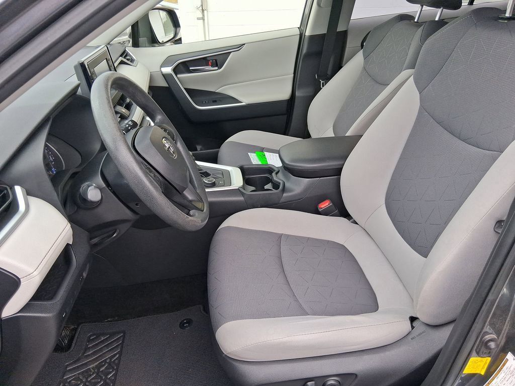 2019 Toyota RAV4 Hybrid XLE photo 8