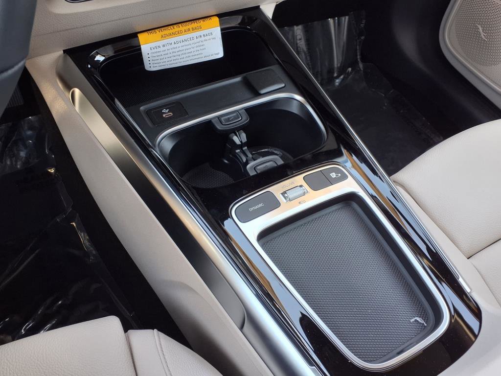 2026 Mercedes Benz GLB 250 photo 7