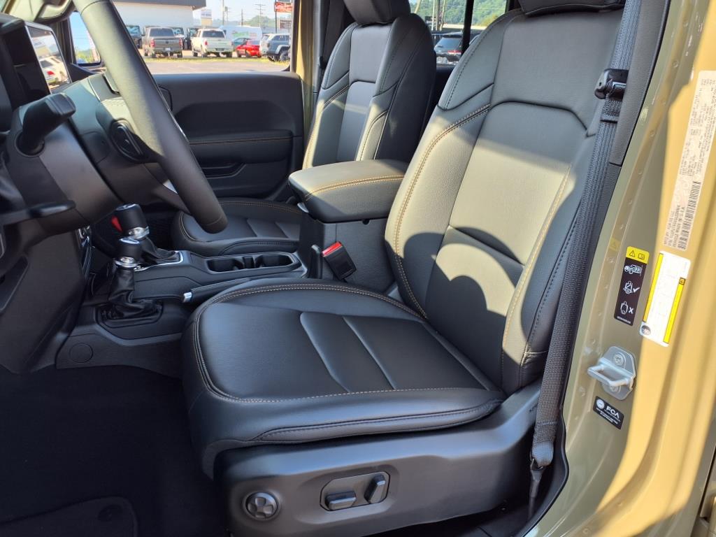 2025 Jeep Gladiator Sport photo 4