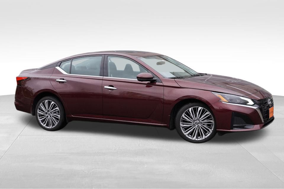 2024 Nissan Altima 2.5 SL photo 2