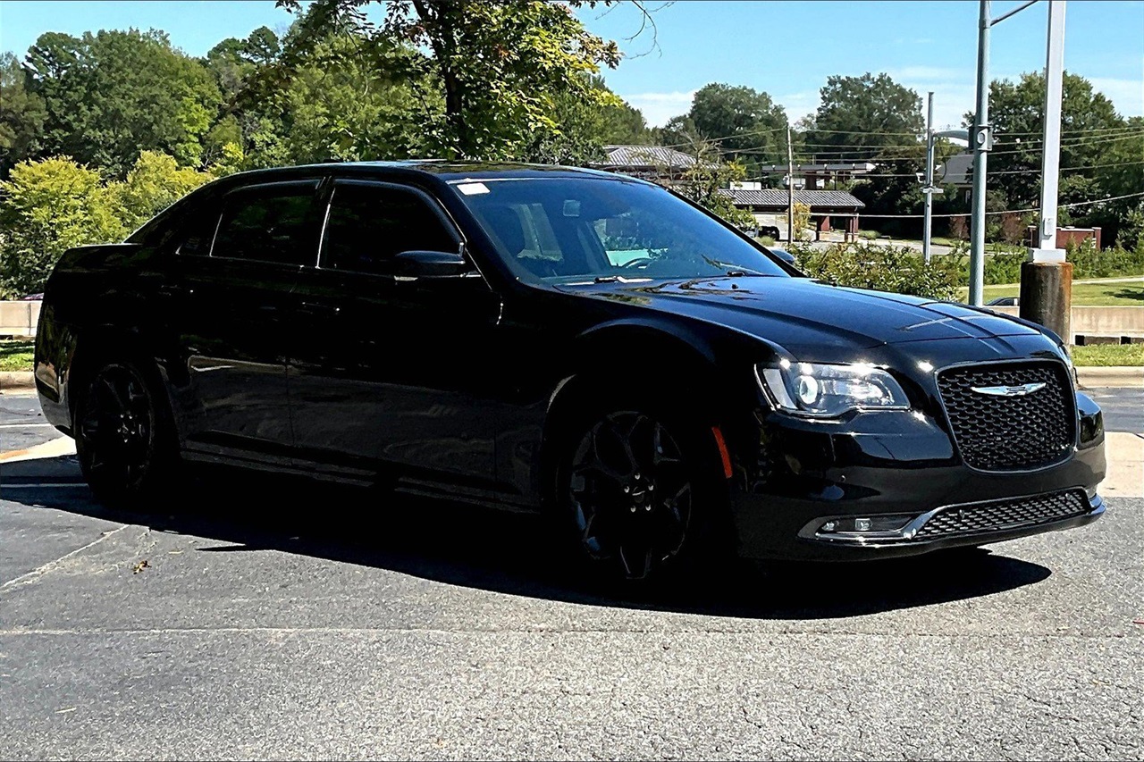 2019 Chrysler 300 S photo 2