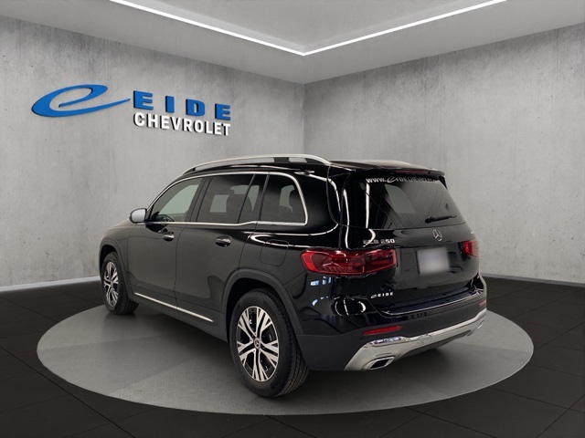 2025 Mercedes Benz GLB 250 4MATIC photo 3