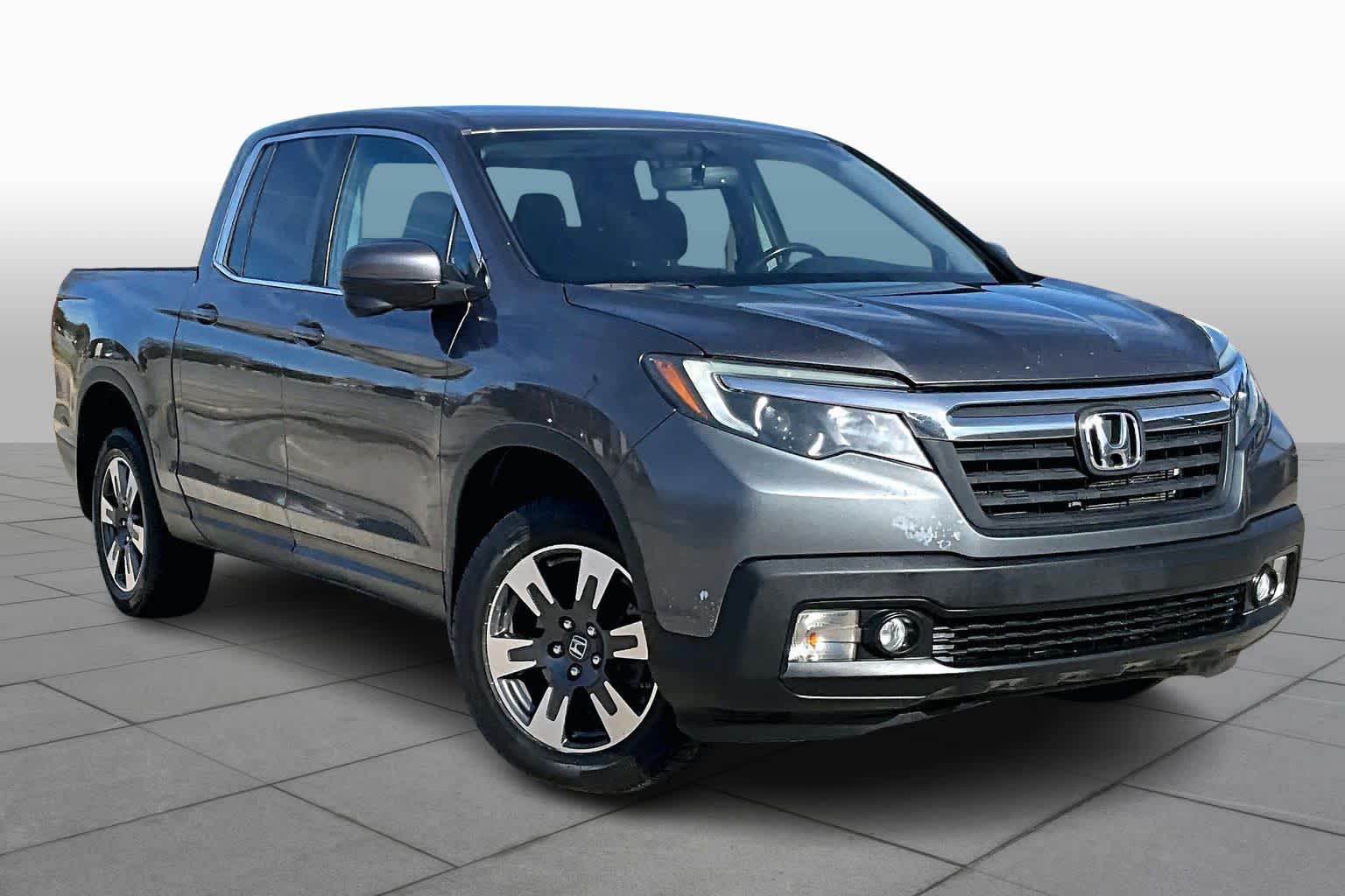 2017 Honda Ridgeline RTL-T photo 2