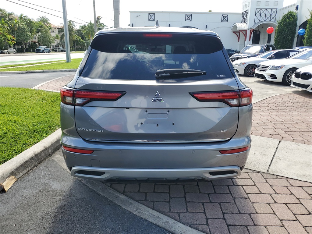 2022 Mitsubishi Outlander SE photo 3