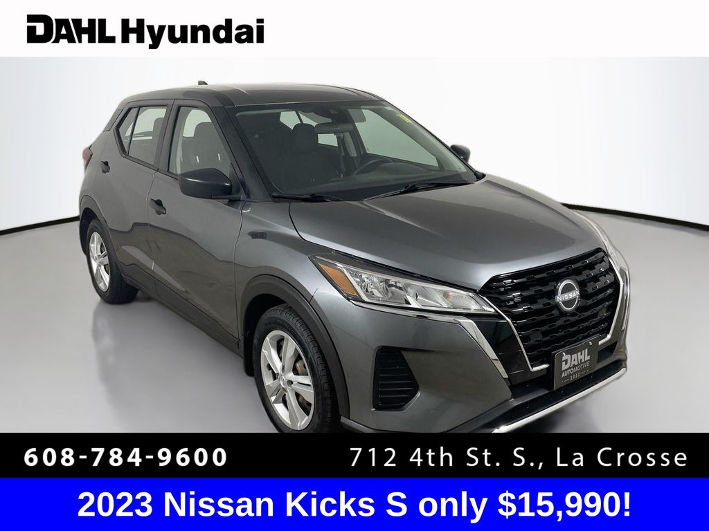 2023 Nissan Kicks S's photo