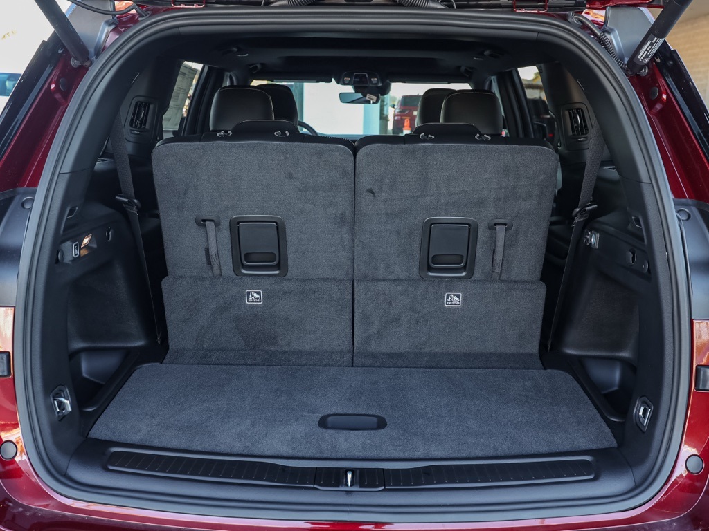 New 2025 Velvet Red Pearl-Coat Exterior Paint Jeep Altitude X image 15