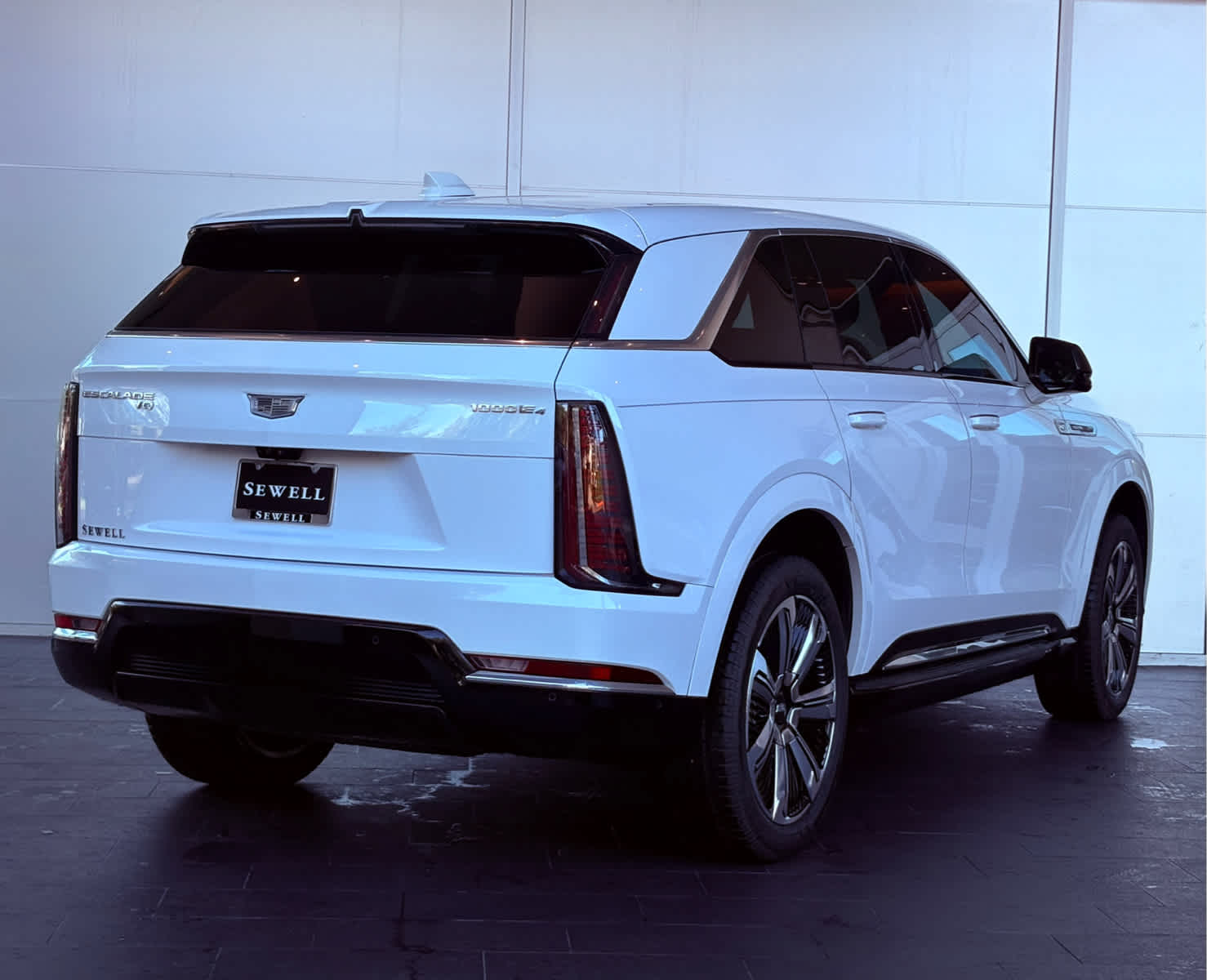 2025 Cadillac Escalade IQ Luxury photo 3