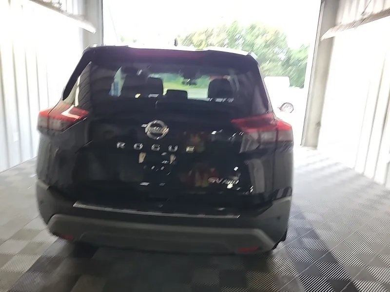 2021 Nissan Rogue SV photo 11