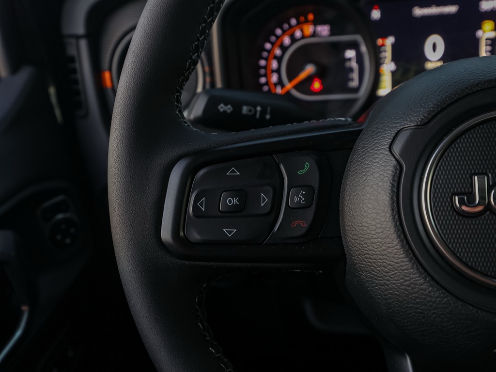 New 2026 Black Clear-Coat Exterior Paint Jeep Mojave image 24