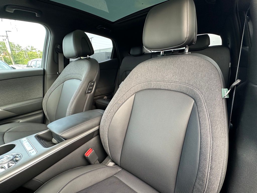 2025 Genesis GV60 Advanced AWD photo 22