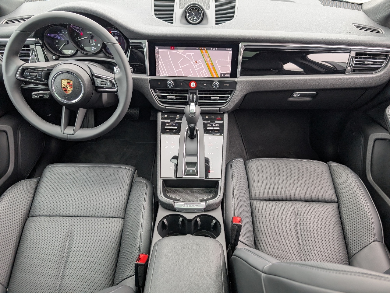 2025 Porsche Macan T photo 6