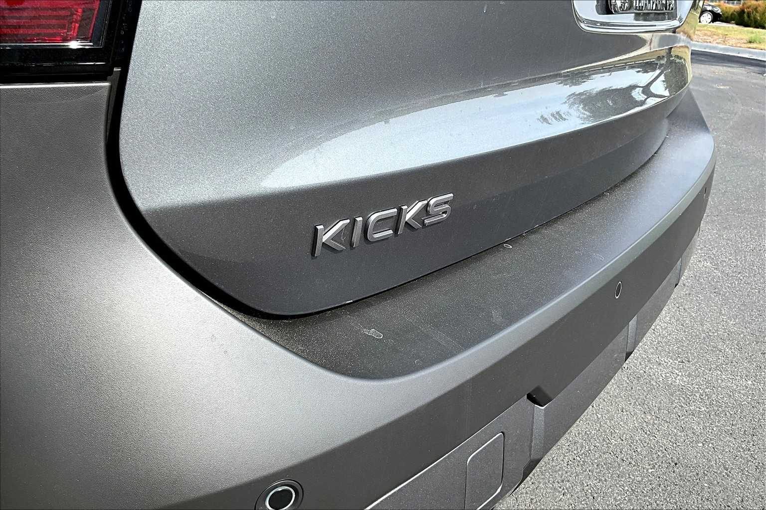 2025 Nissan Kicks SV photo 14