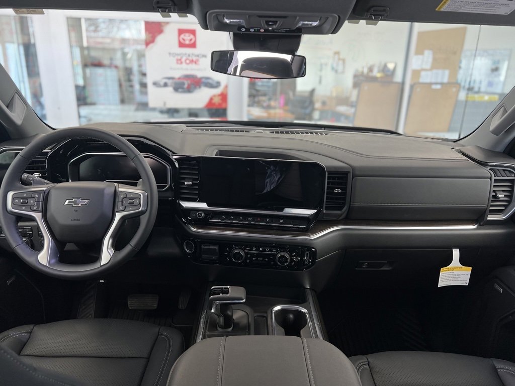 2024 Chevrolet Silverado 1500 RST photo 4