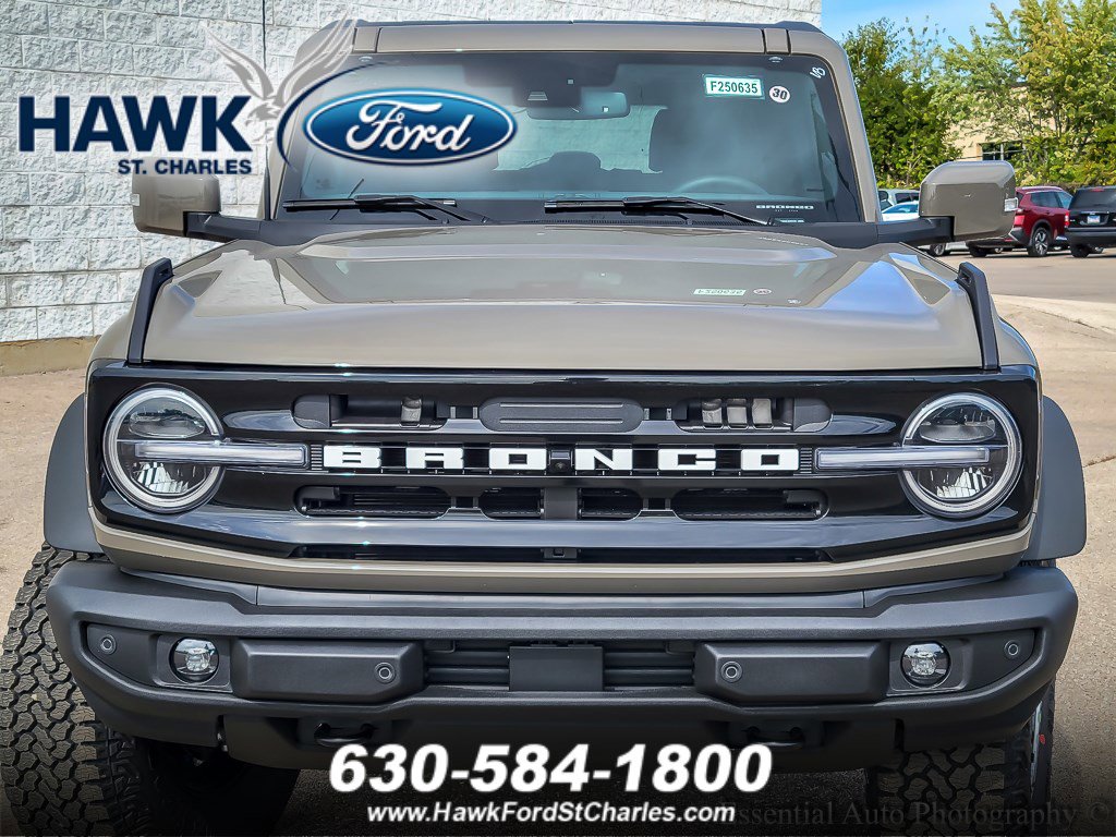 2025 Ford Bronco Outer Banks photo 3