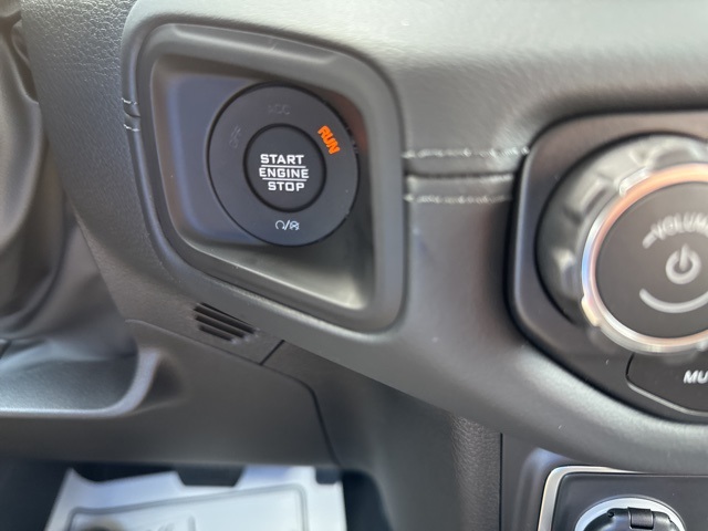 2025 Jeep Gladiator Sport photo 28
