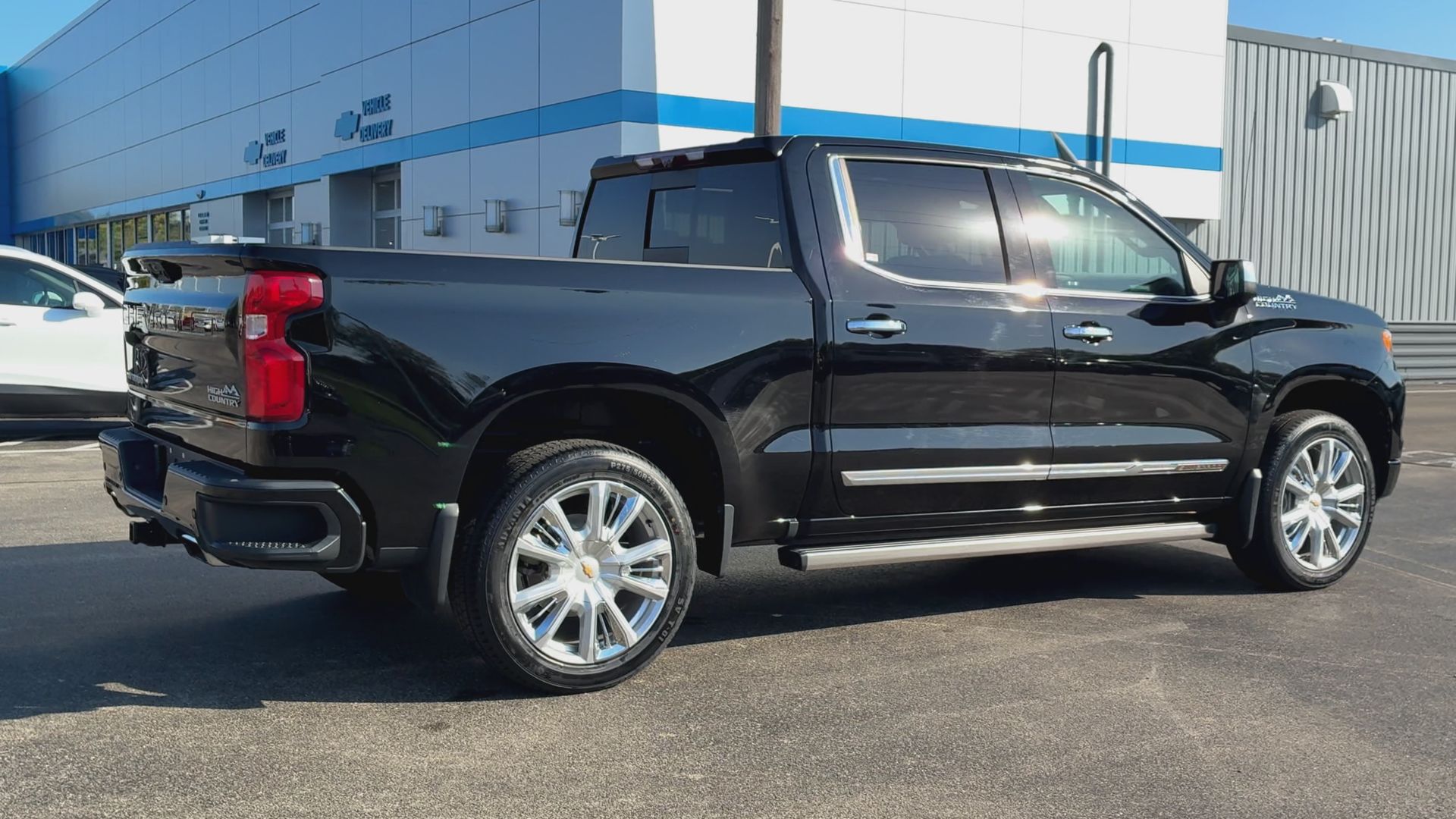 2022 Chevrolet Silverado 1500 High Country photo 2