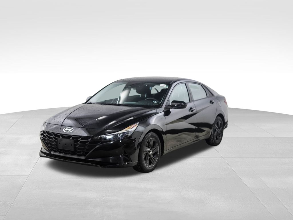 2022 Hyundai Elantra SEL's photo