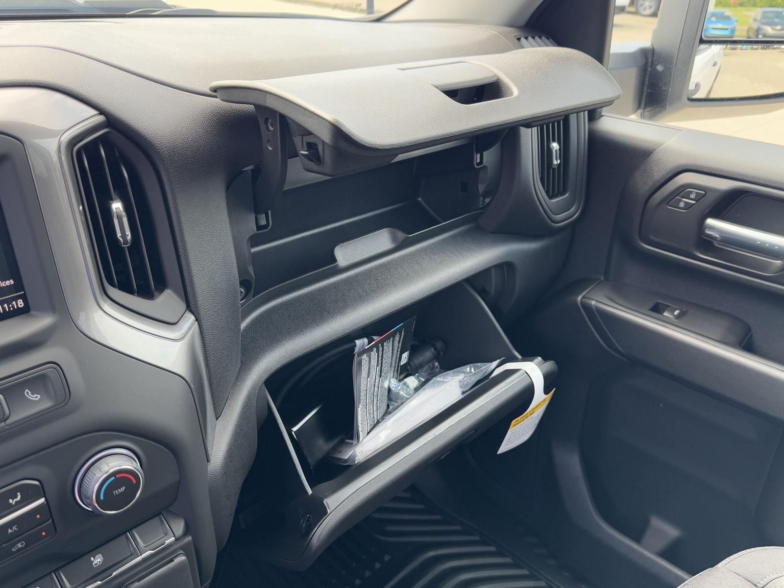 2025 Chevrolet Silverado 2500HD Custom photo 25