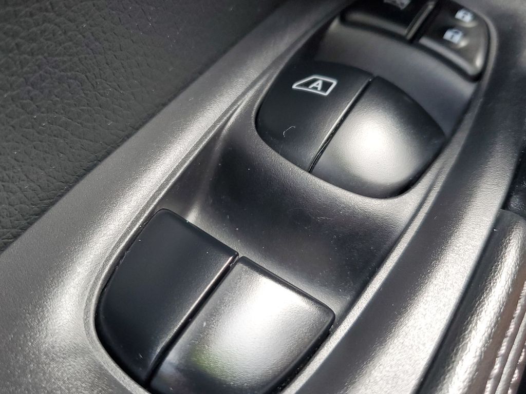 2019 Nissan Rogue SL photo 31
