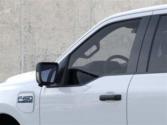 2025 Ford F-150 Lightning XLT photo 19