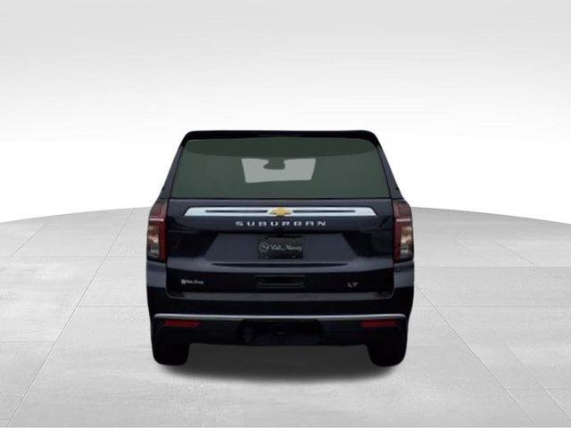2023 Chevrolet Suburban LT photo 4