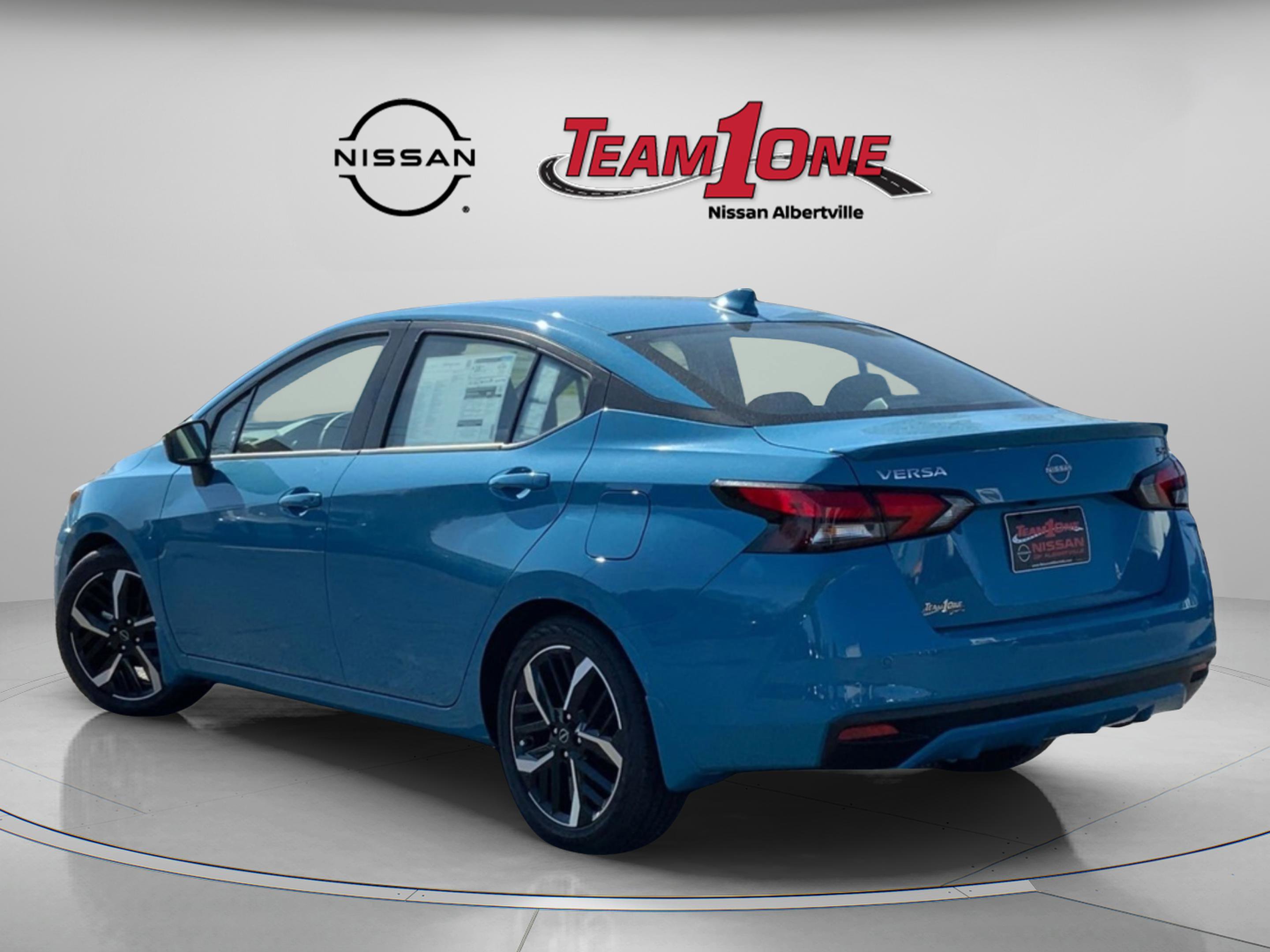 2025 Nissan Versa SR photo 3