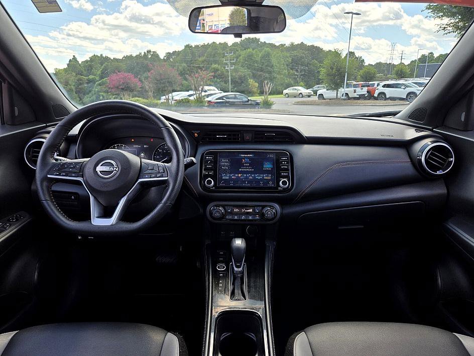 2023 Nissan Kicks SR photo 9