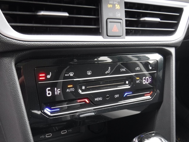 2025 Volkswagen Taos SE photo 17