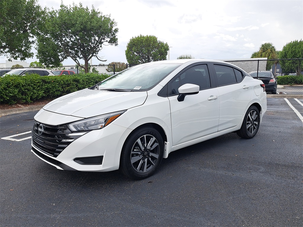 2025 Nissan Versa 1.6 SV photo 4