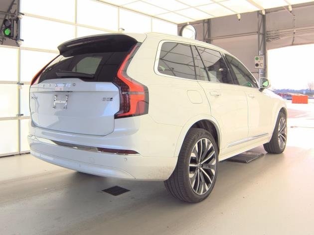 2025 Volvo XC90 B5 photo 2
