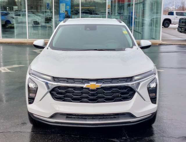 2025 Chevrolet Trax LT photo 2