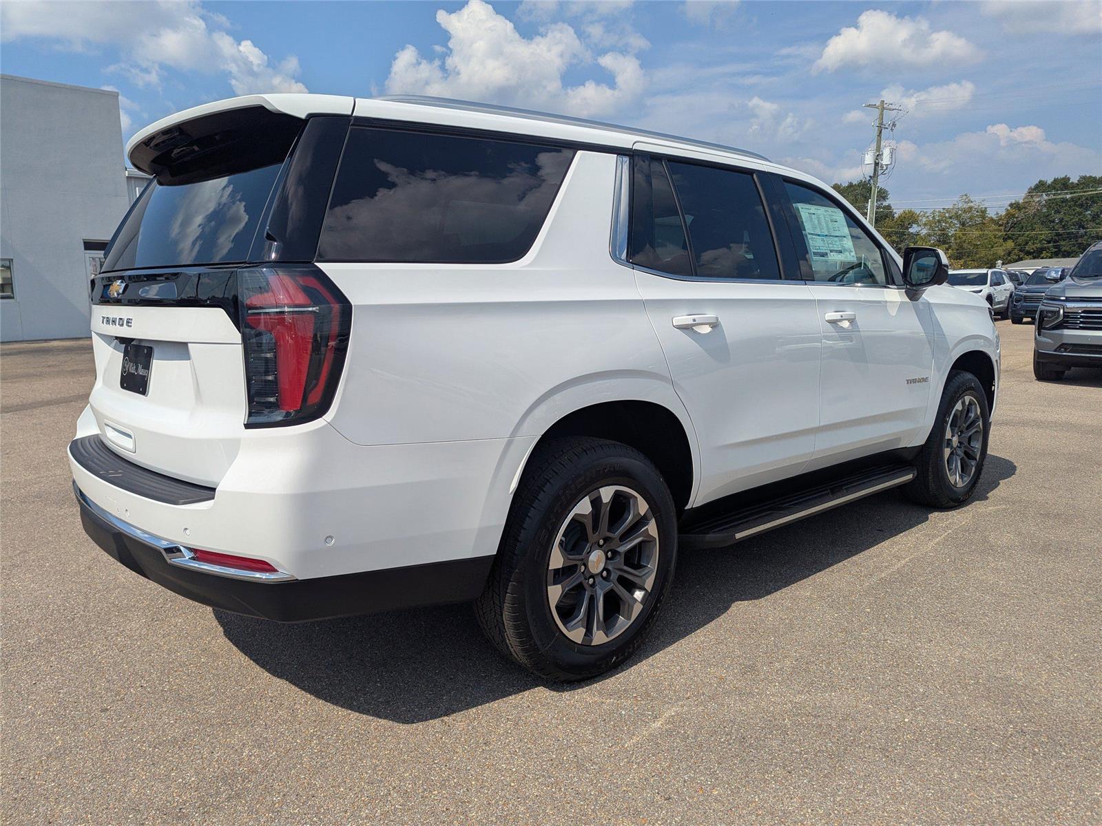 2025 Chevrolet Tahoe LS photo 3