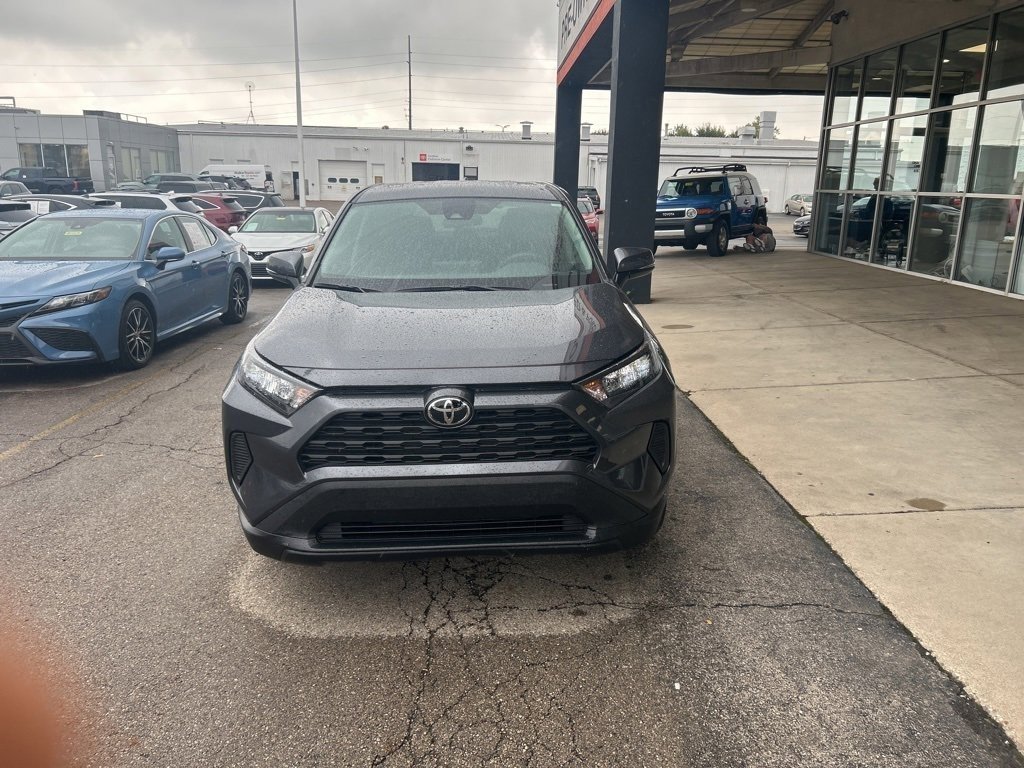 2022 Toyota RAV4 LE photo 5