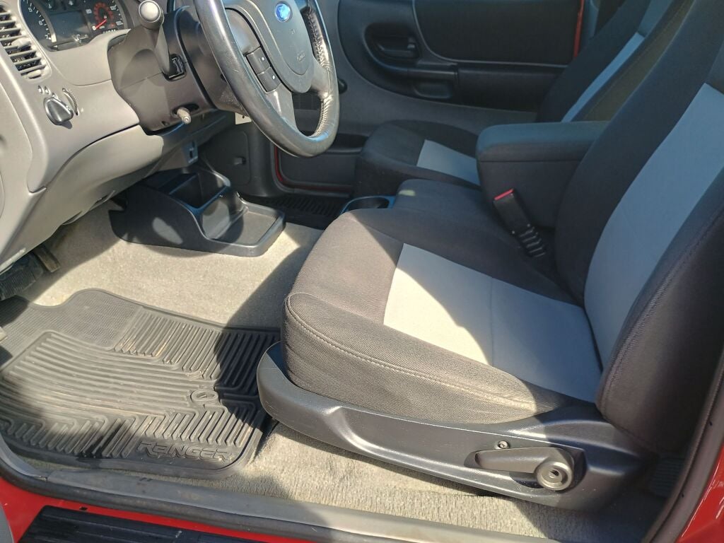 2005 Ford Ranger XLT photo 9