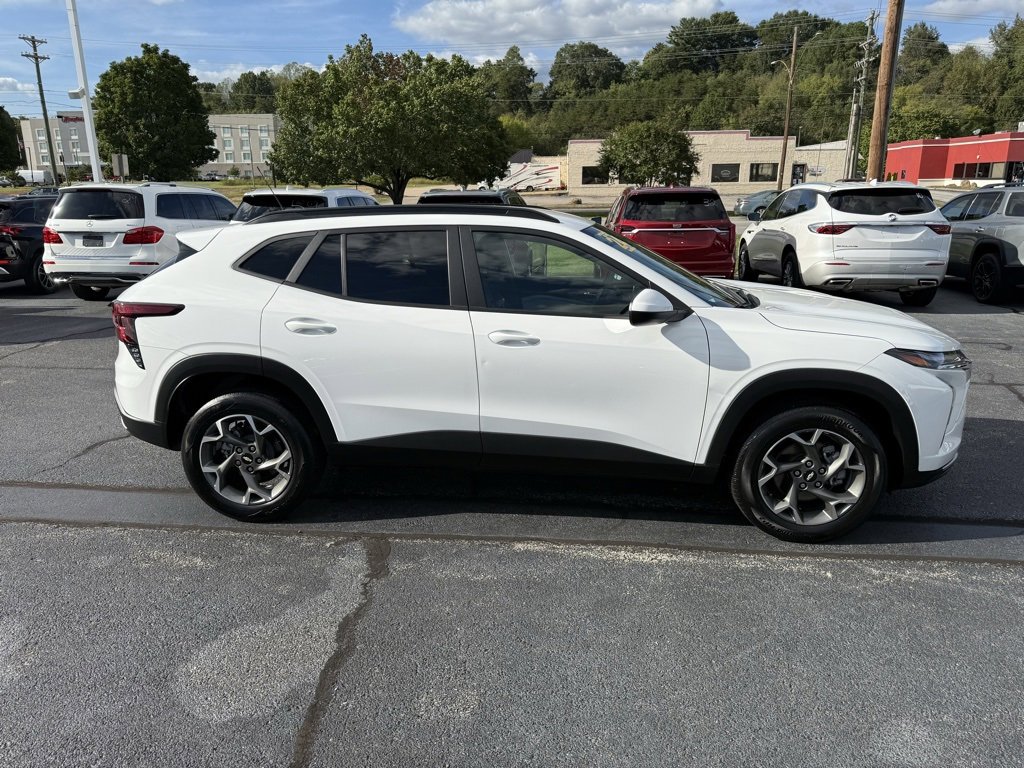 2024 Chevrolet Trax LT photo 8