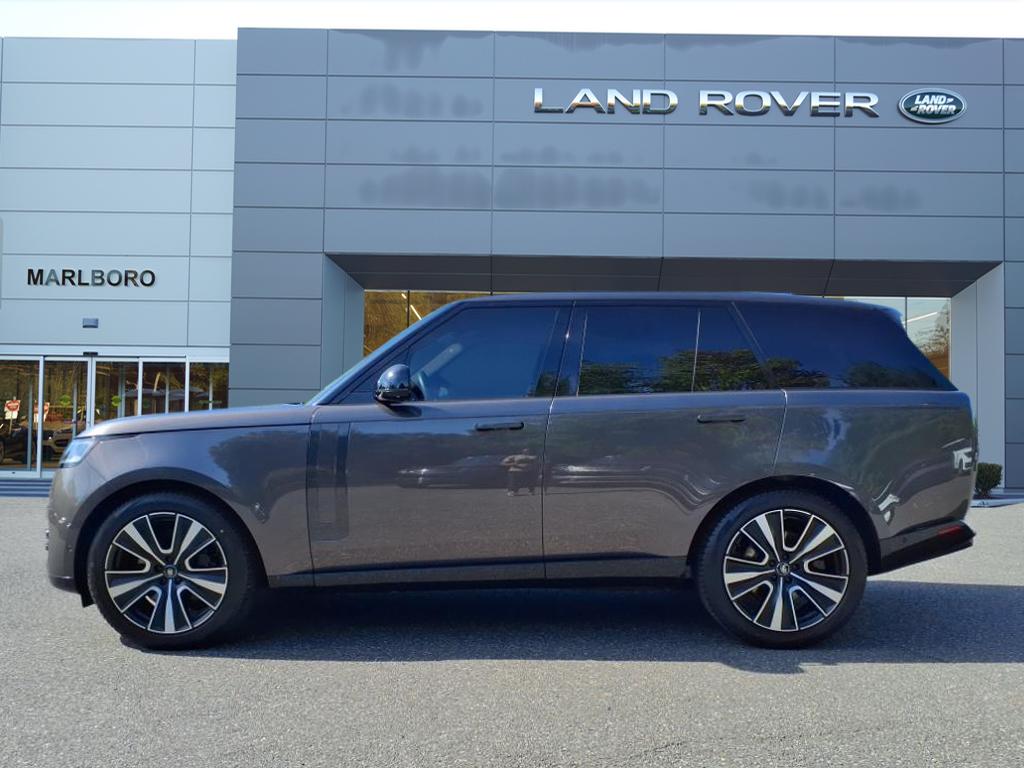 2024 Land Rover Range Rover SE photo 6