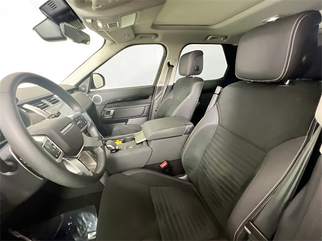 2024 Land Rover Discovery S photo 18