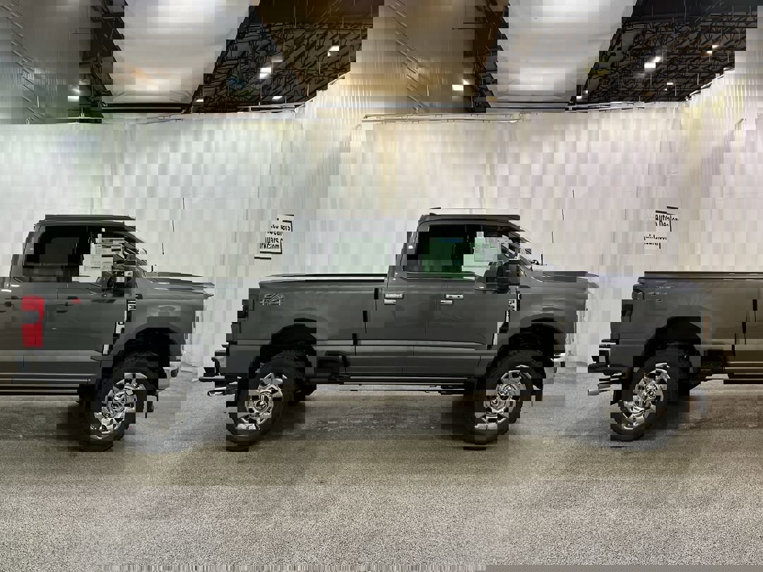 2025 Ford F-350 Lariat photo 4