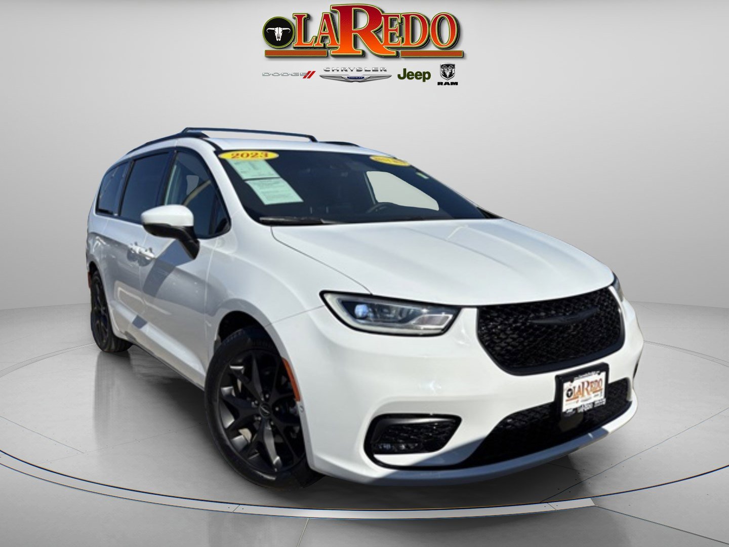 2023 Chrysler Pacifica Touring L's photo