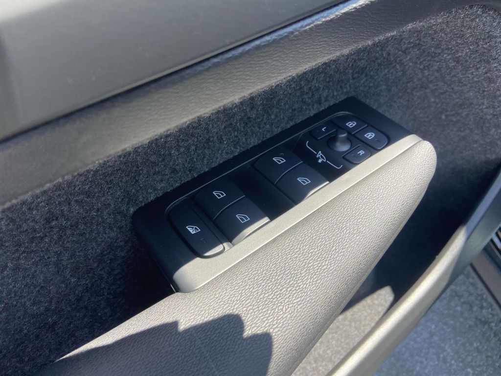 2026 Volvo XC40 AWD Plus photo 3
