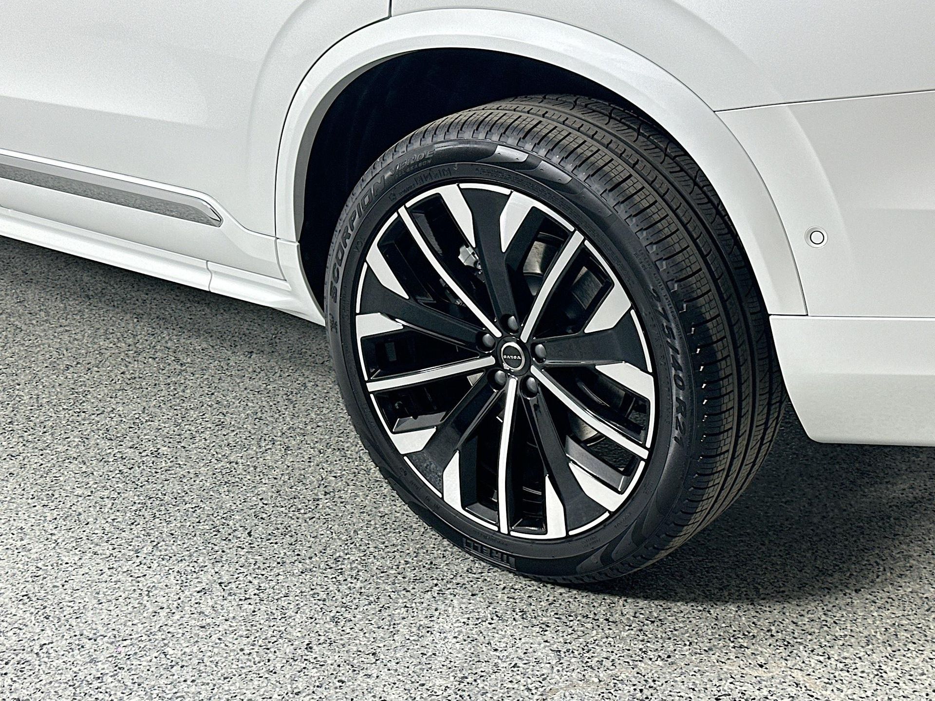 2025 Volvo XC90 T8 photo 21