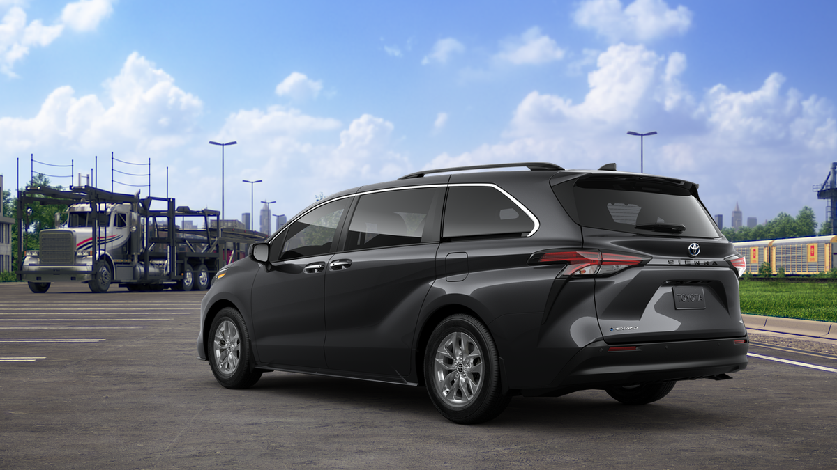 2025 Toyota Sienna XLE photo 6