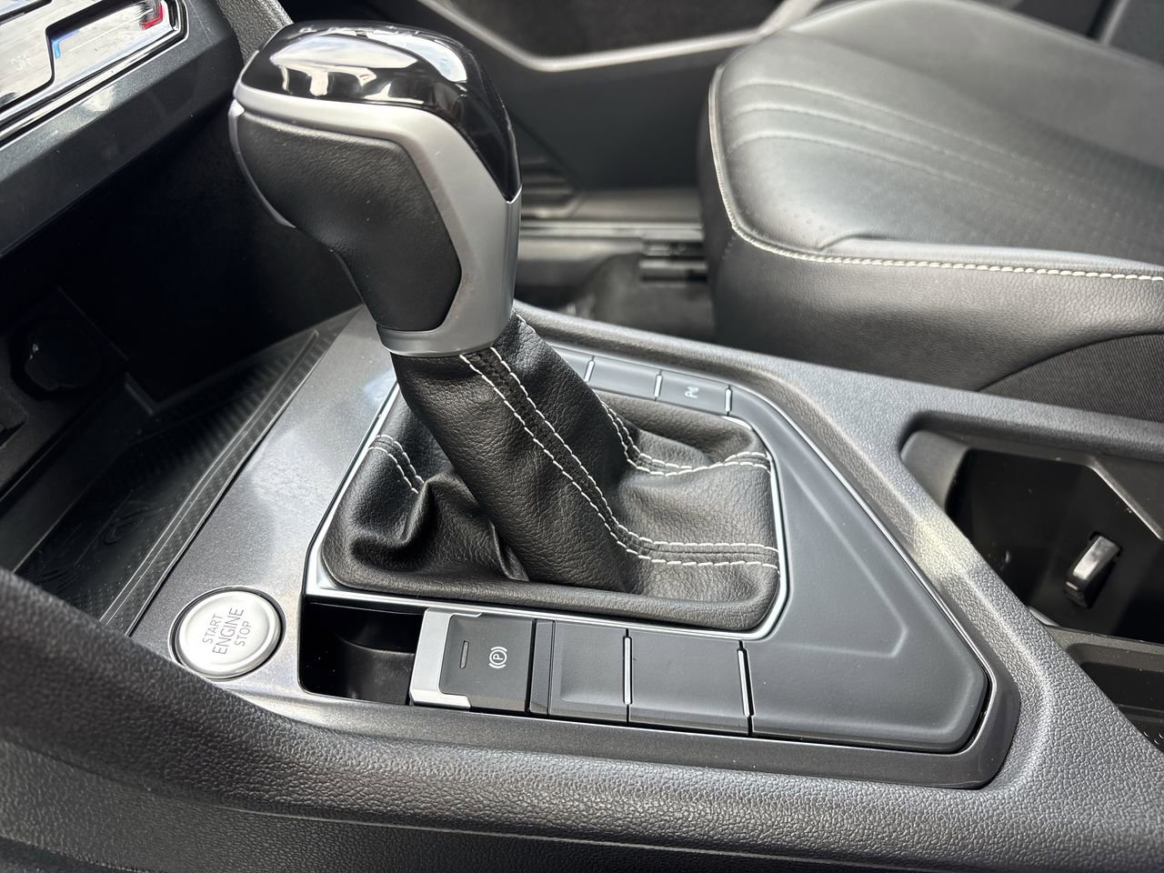 2023 Volkswagen Tiguan SE R-Line Black photo 25