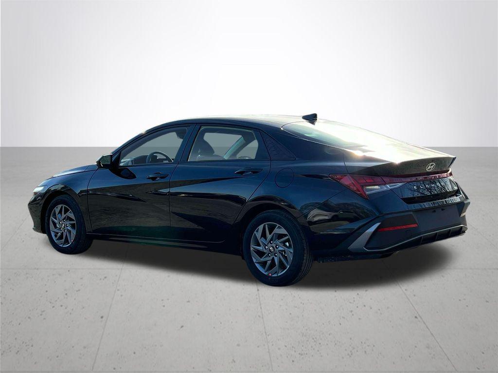 2025 Hyundai Elantra Hybrid Blue photo 3