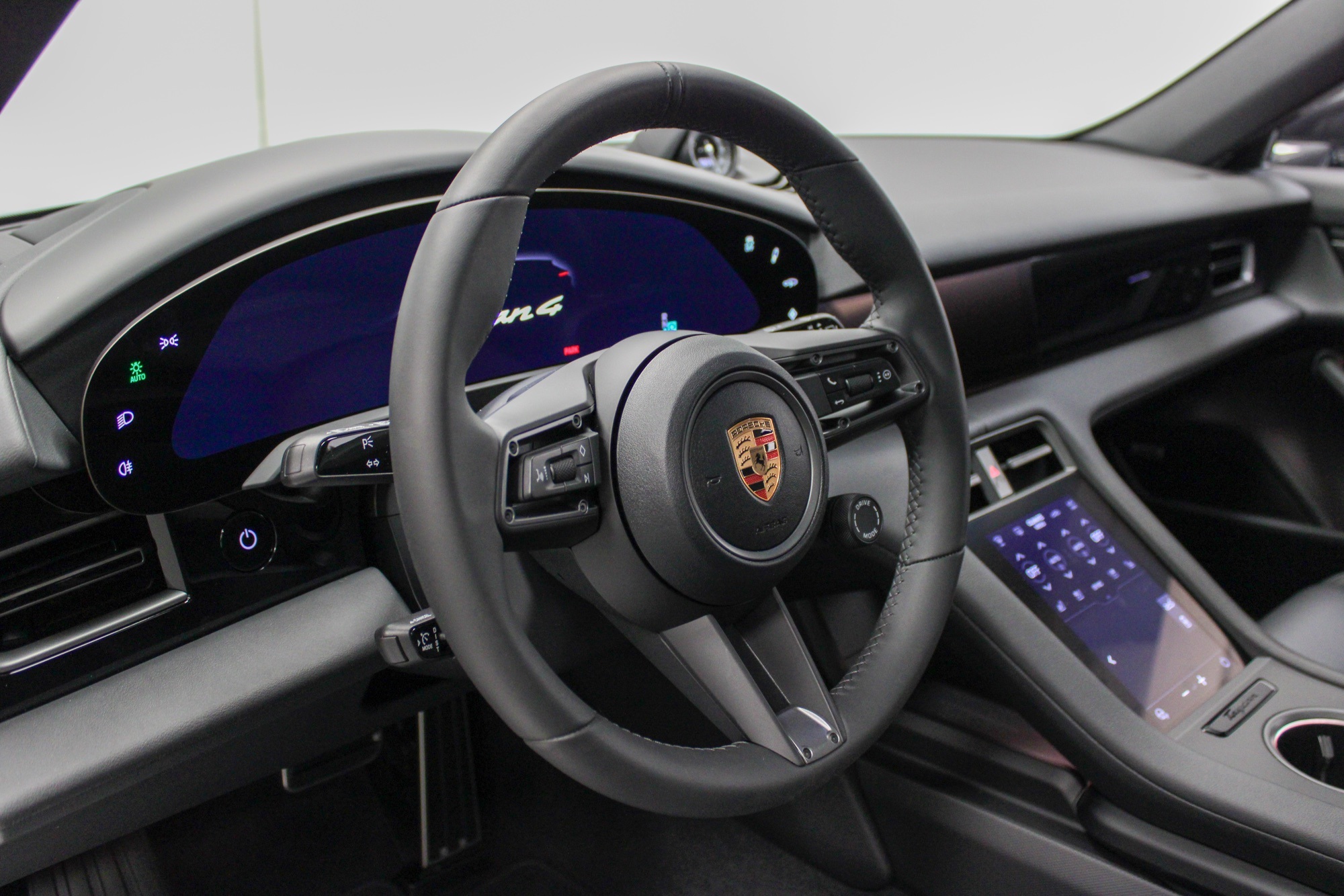 2025 Porsche Taycan Cross Turismo 4 photo 4