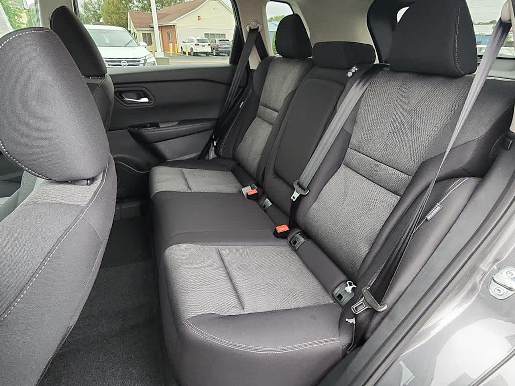 2026 Nissan Rogue SV photo 6