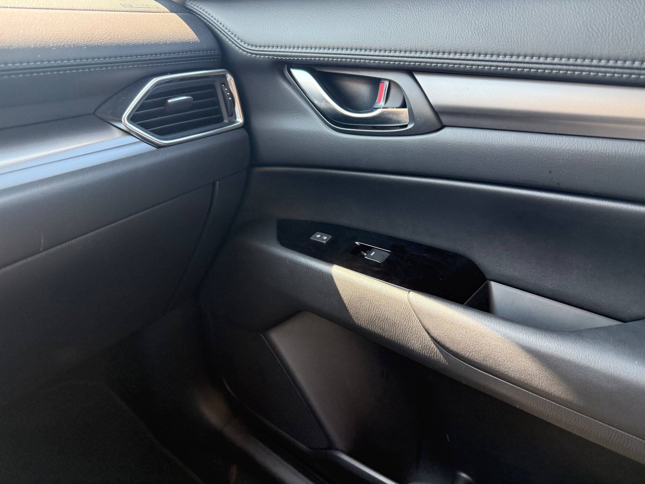 2025 Mazda CX-5 2.5 S Preferred photo 25