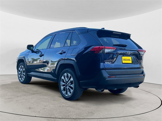Used 2023  Toyota XLE Premium image 3